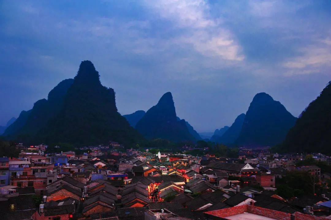 山水画卷中,广西民族风情演绎